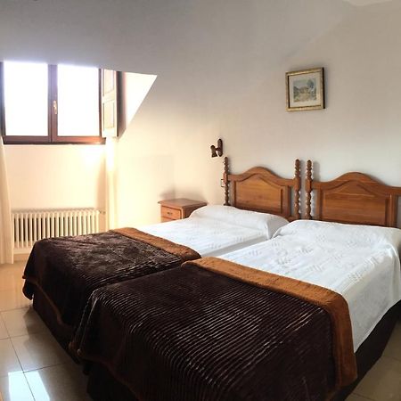 Hotel Trespalacios Панес Экстерьер фото