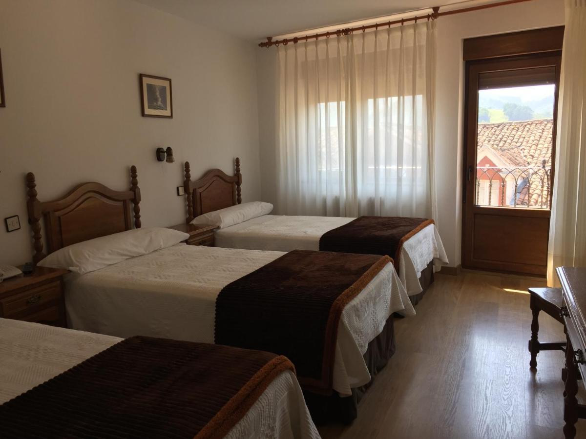 Hotel Trespalacios Панес Экстерьер фото
