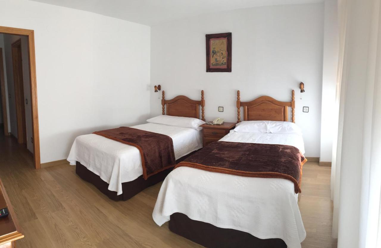 Hotel Trespalacios Панес Экстерьер фото