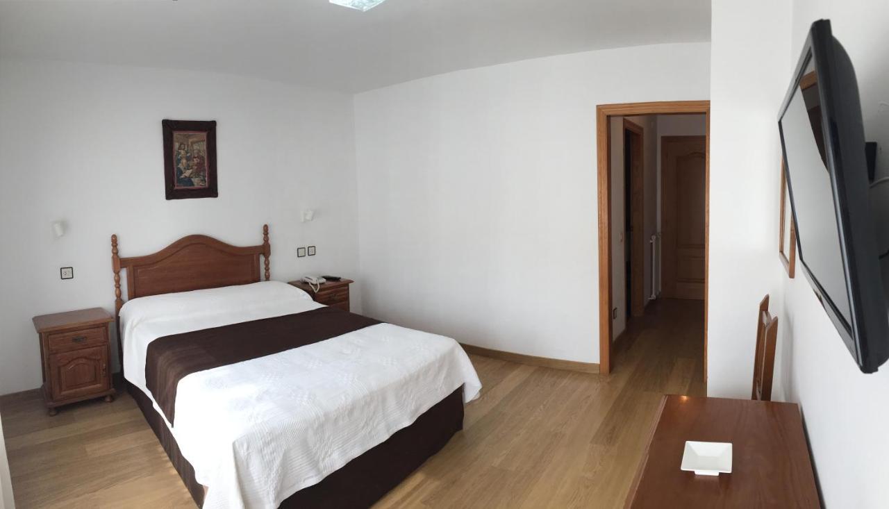 Hotel Trespalacios Панес Экстерьер фото