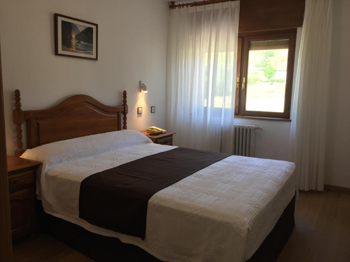 Hotel Trespalacios Панес Экстерьер фото